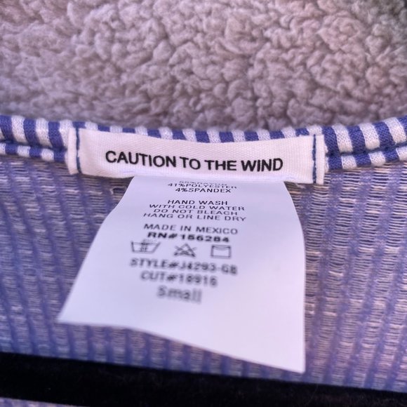 Caution to the wind Blue Vertical Stripe Faux Wrap Flutter Sleeve Top Sz S - Picture 4 of 7